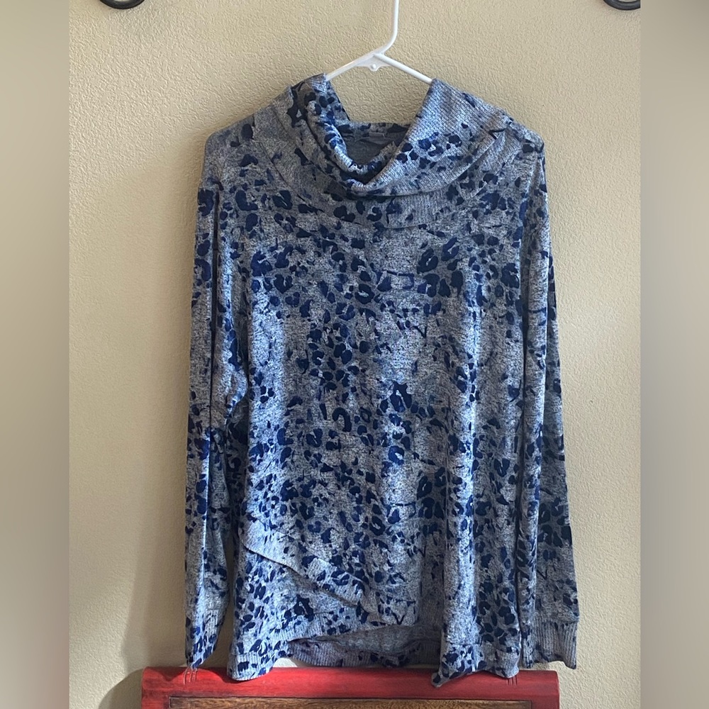 Med-lightweight sweater. Slightly longer in back aNWT